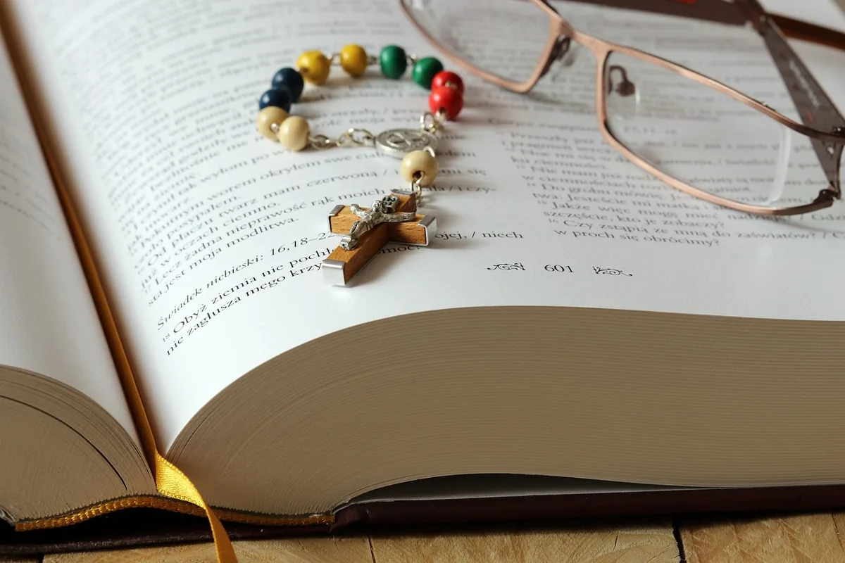 เข็มทิศชีวิตและแผนที่ทางเดิน: เมื่อความเชื่อและเหตุผลทำงานร่วมกัน