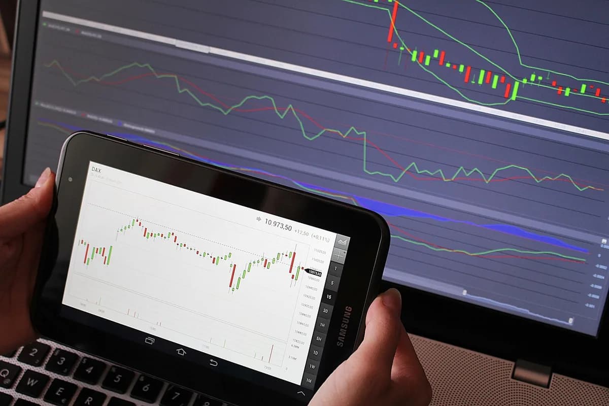ตลาด FOREX: โอกาสและความท้าทายในโลกการเงินที่หมุนเร็ว (ฉบับขยายความ)