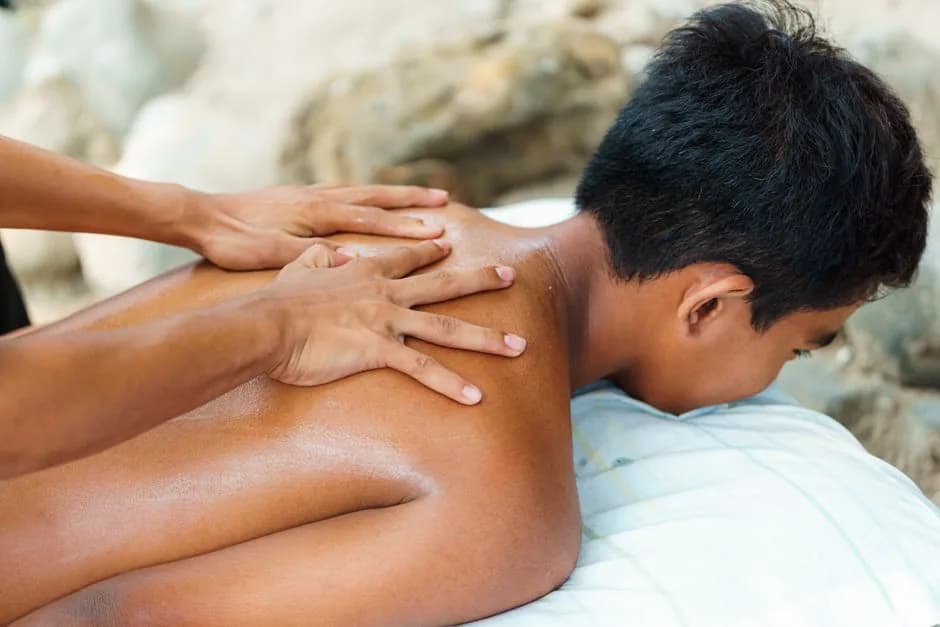 นวดผ่อนคลาย: เติมพลังกายใจให้ชีวิตวัย 40+ สดใสกว่าที่เคย